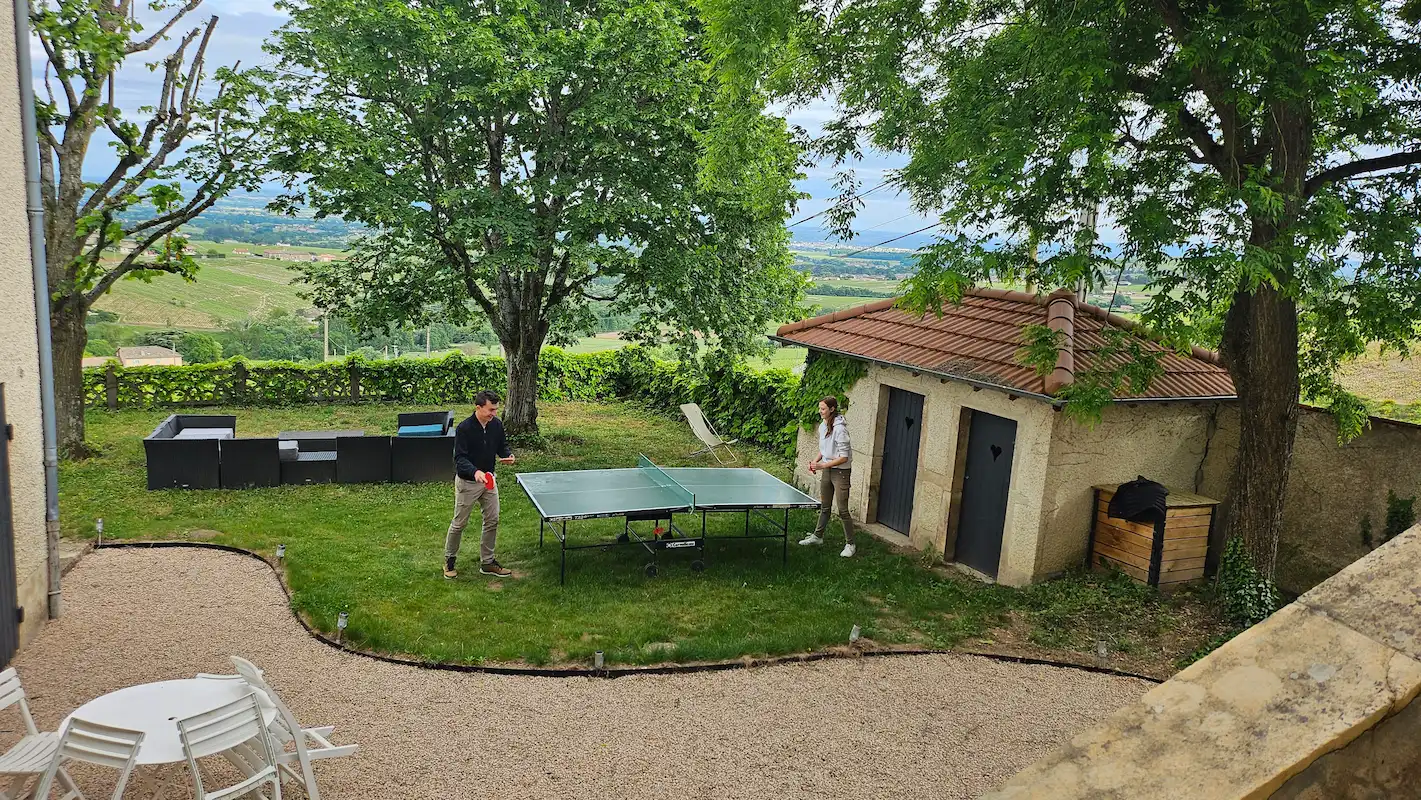 Extérieur du Panoramic DUO avec vue sur le Beaujolais