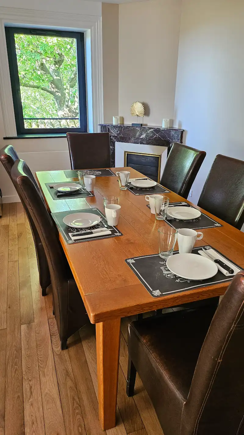 Salle à manger commune des chambres d'hôtes Panoramic à Chiroubles