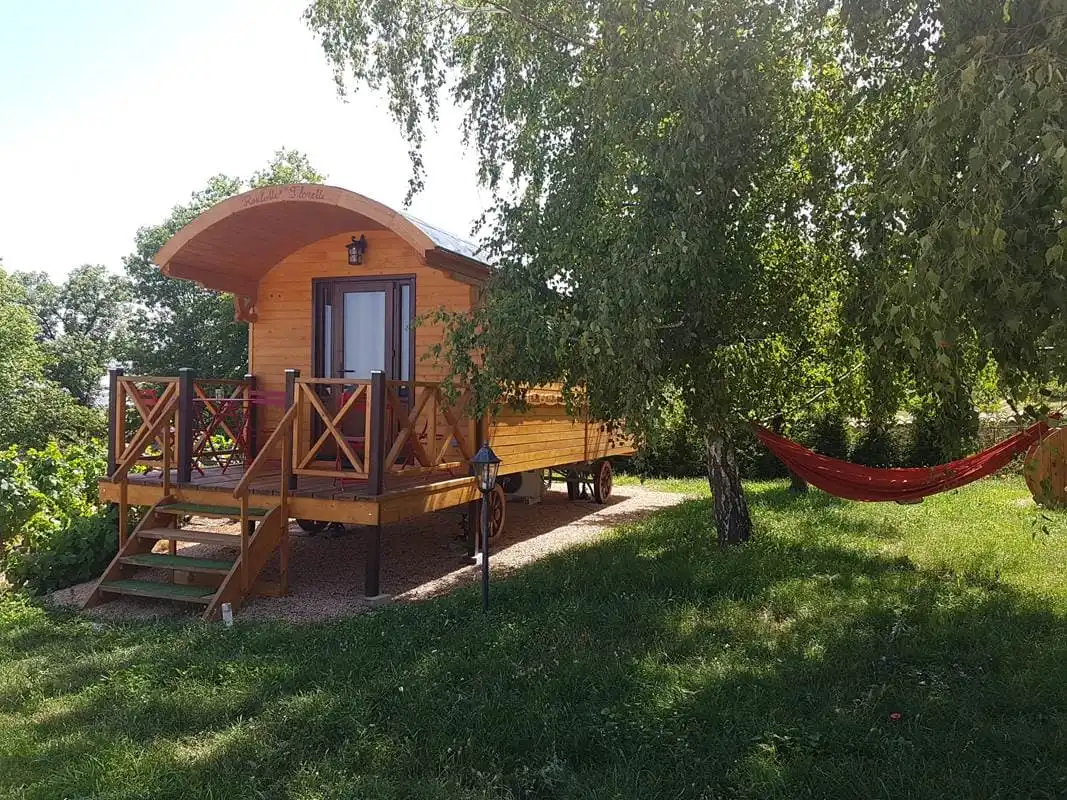 Chambre d'hôte en roulotte pour une escapade atypique en Beaujolais
